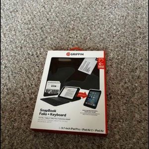 Snapbook folio + Keyboard for 9.7 inch IPad Pro, iPad Air 2, iPad Air.